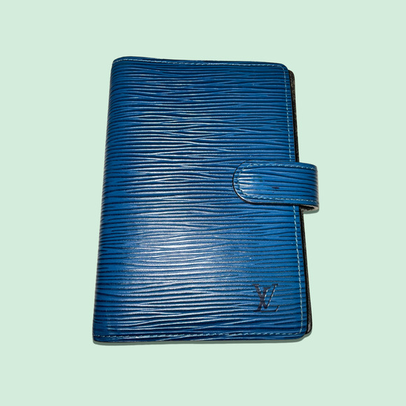 LOUIS VUITTON  Blue Epi leather Small  Ring Agenda Cover. - Picture 12 of 16